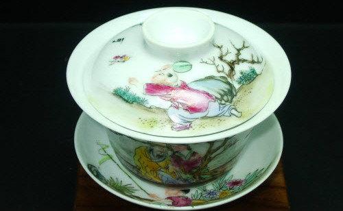 2 Hand-Painting Famille Rose Porcelain Gaiwan/Tea Bowls Chinese Famille Rose Porcelain Porcelain Tea Set Chinese Style Ceramic Teaware 