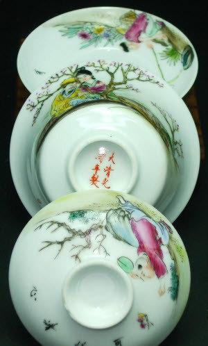 2 Hand-Painting Famille Rose Porcelain Gaiwan/Tea Bowls Chinese Famille Rose Porcelain Porcelain Tea Set Chinese Style Ceramic Teaware 